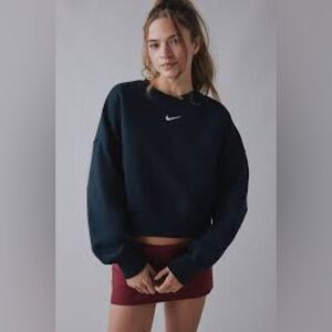 Nike Women's Black Oversized Cropped Sweatshirt